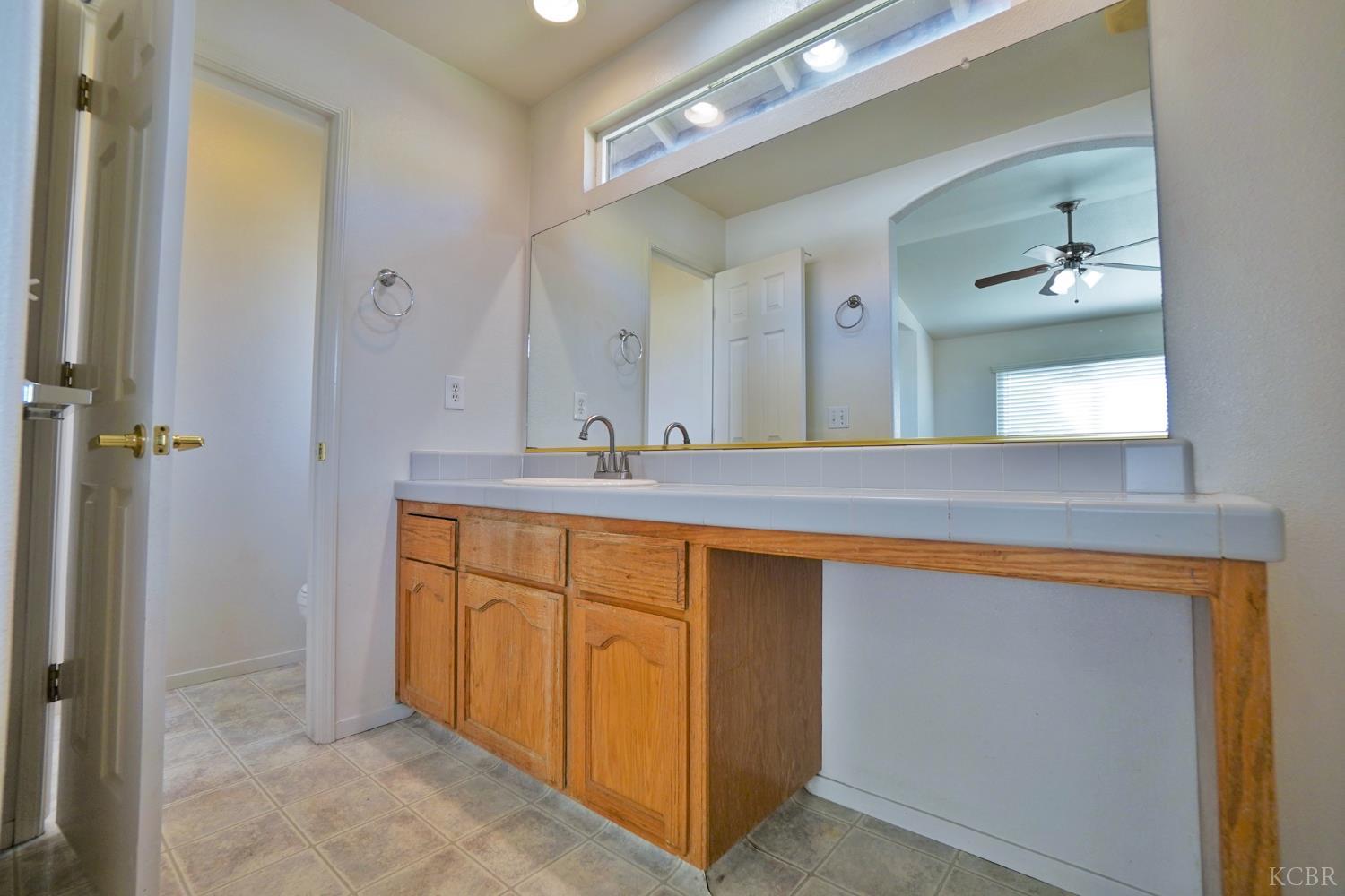 950 Geneva Dr, Lemoore, CA 93245