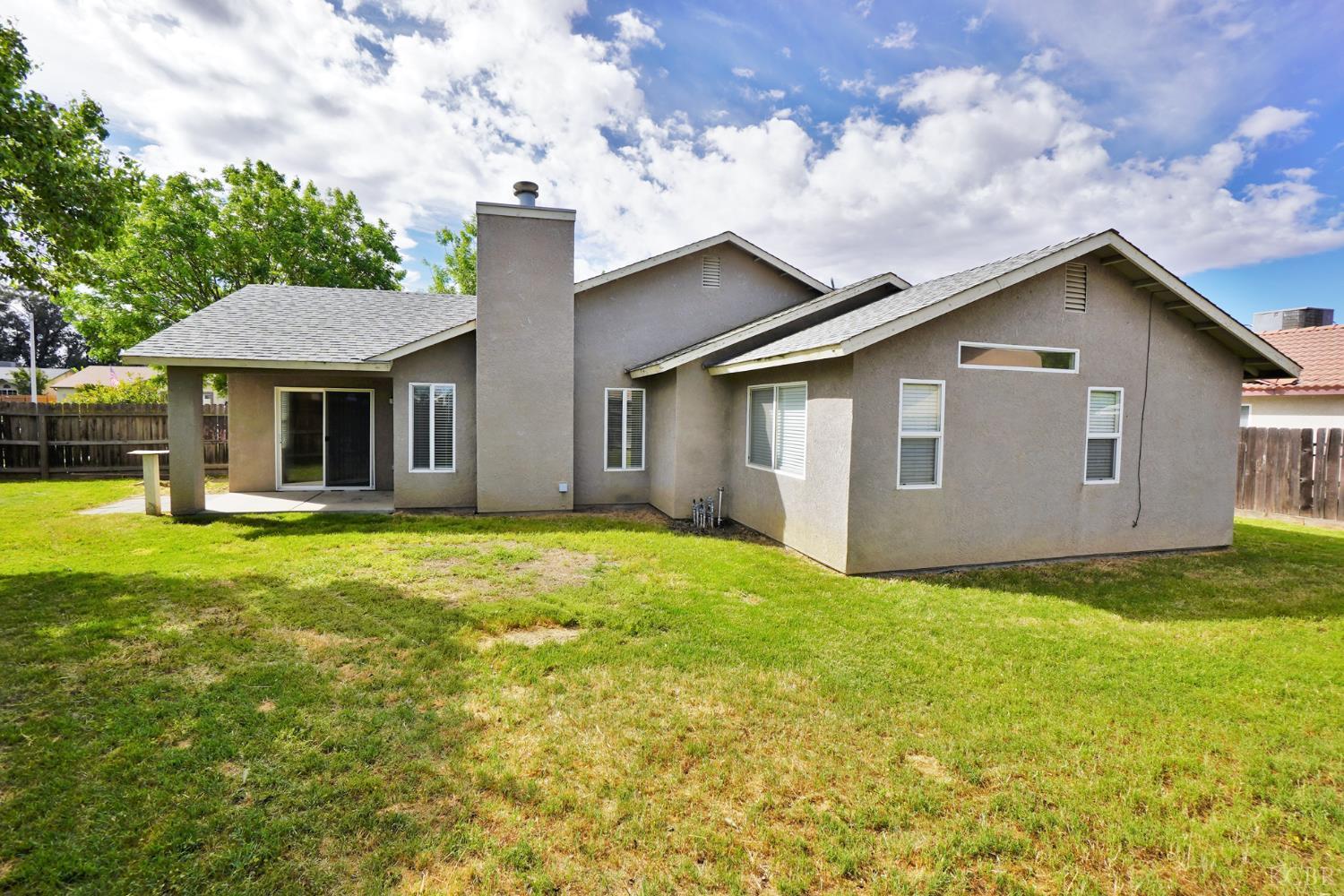 950 Geneva Dr, Lemoore, CA 93245