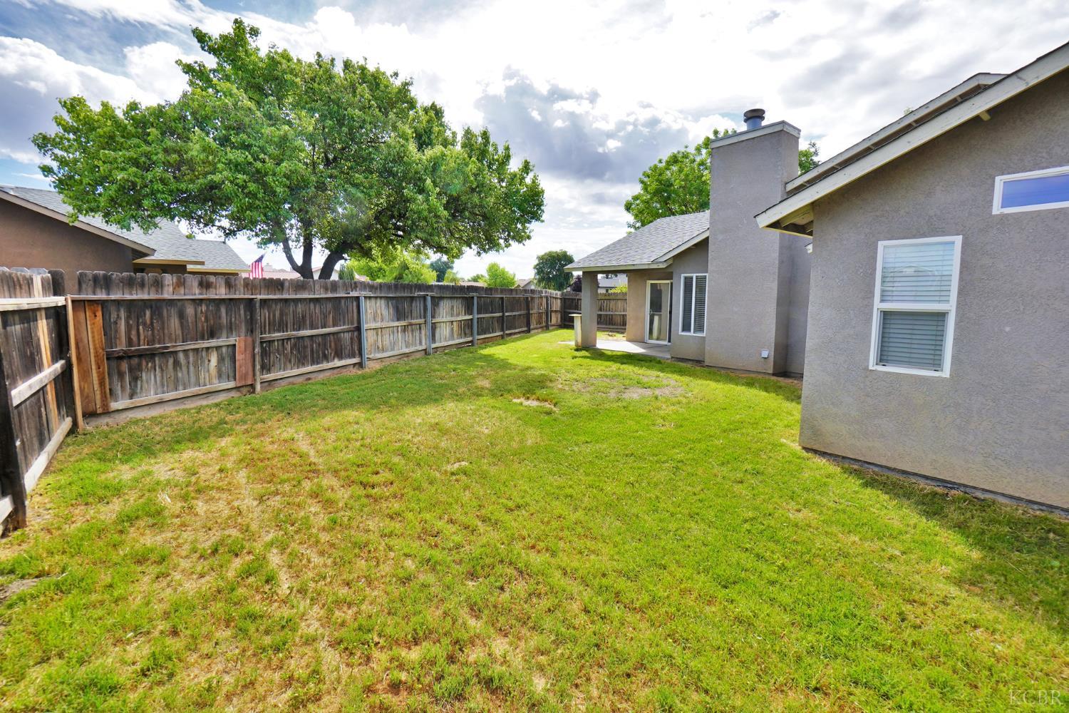 950 Geneva Dr, Lemoore, CA 93245