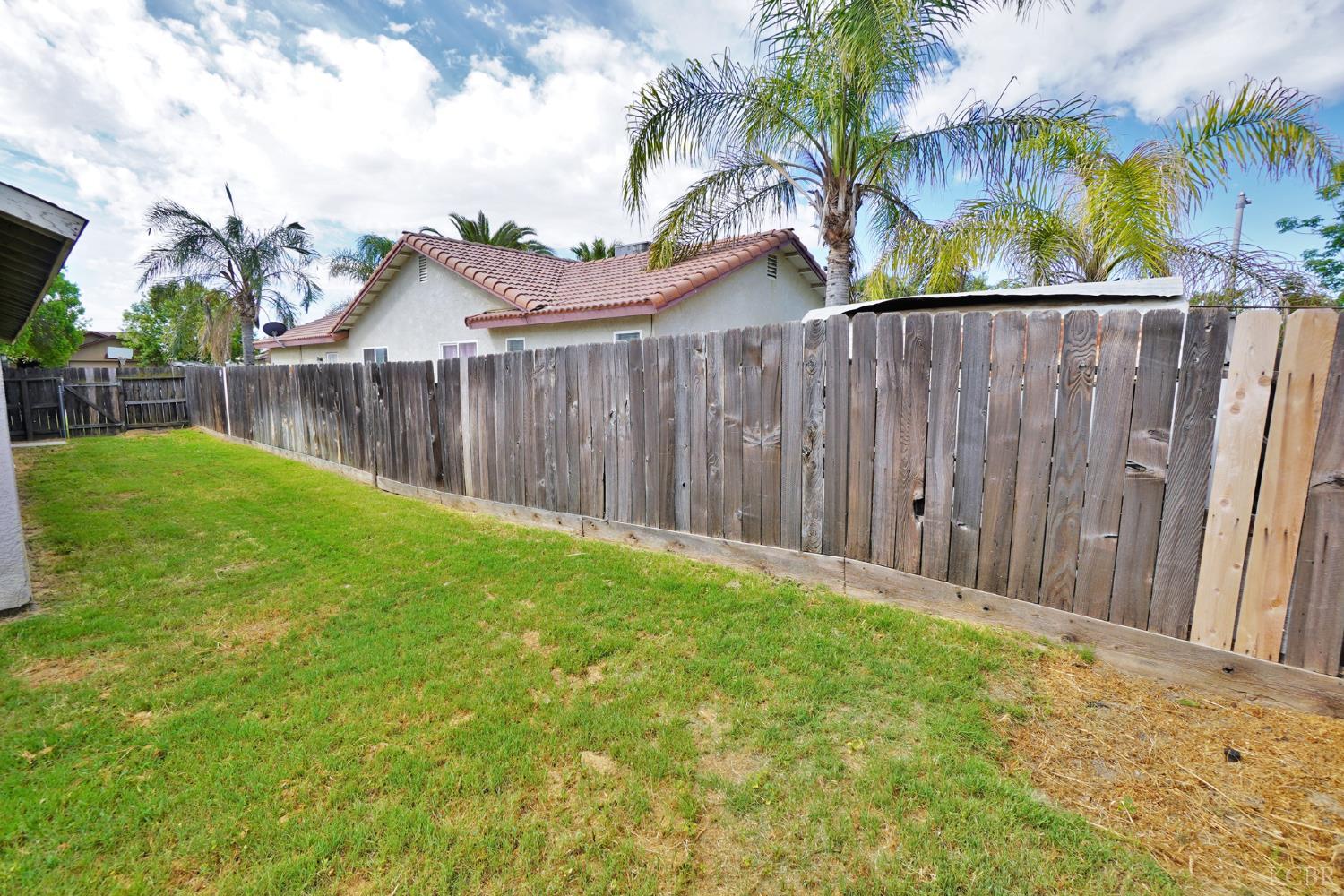 950 Geneva Dr, Lemoore, CA 93245