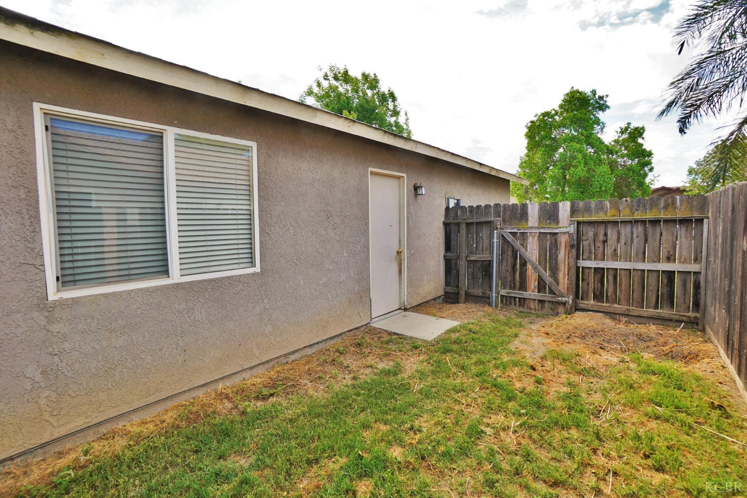 950 Geneva Dr, Lemoore, CA 93245