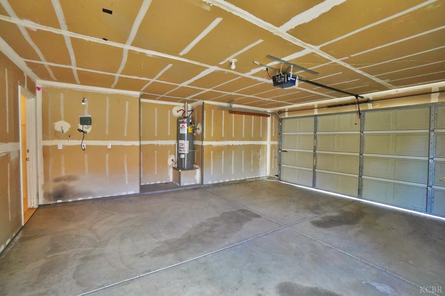 950 Geneva Dr, Lemoore, CA 93245