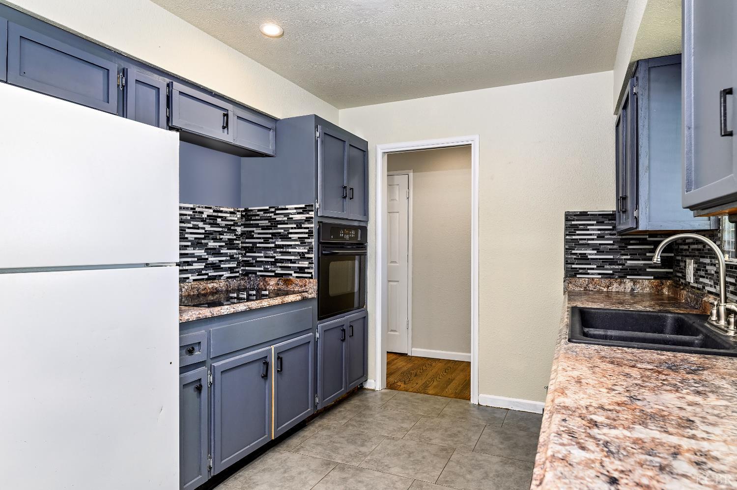 2109 N Kensington Way, Hanford, CA 93230