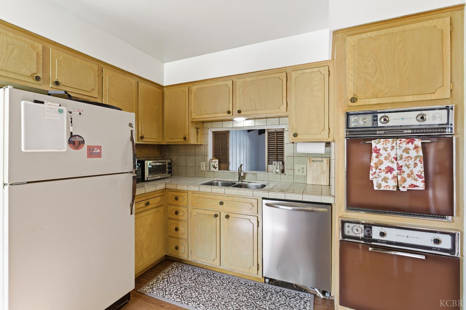 1512 Kaweah St, Hanford, CA 93230