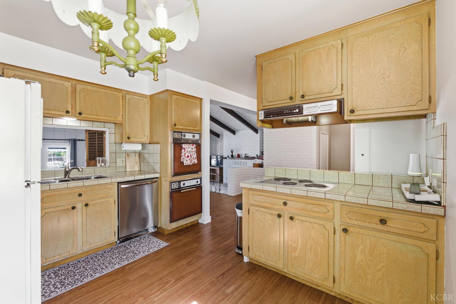 1512 Kaweah St, Hanford, CA 93230