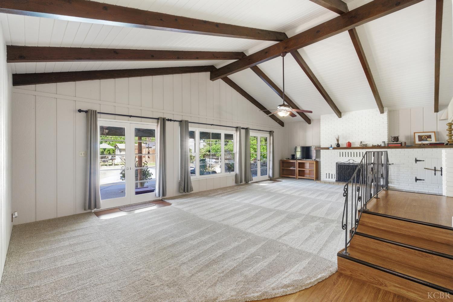 1512 Kaweah St, Hanford, CA 93230