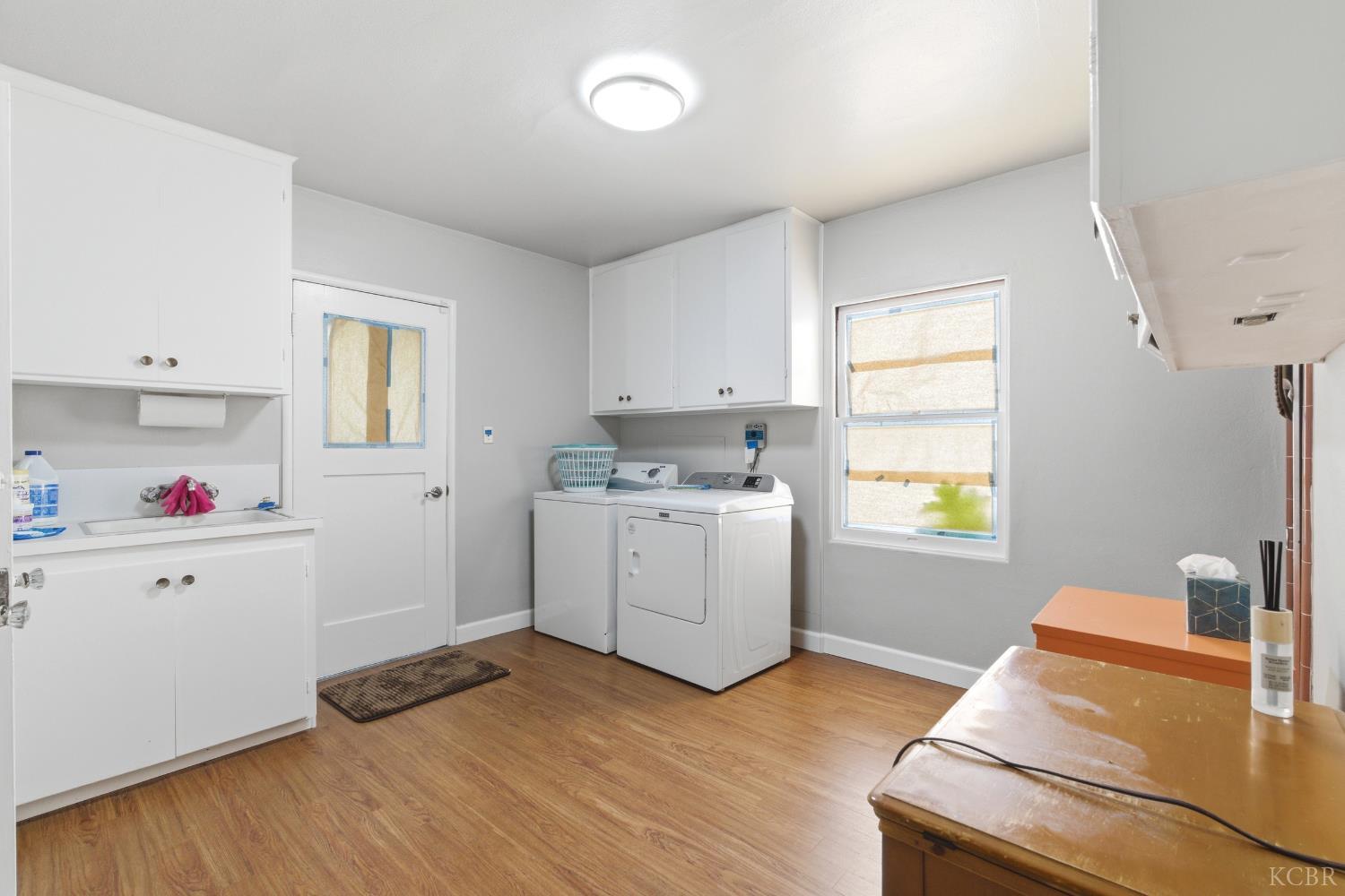 1512 Kaweah St, Hanford, CA 93230