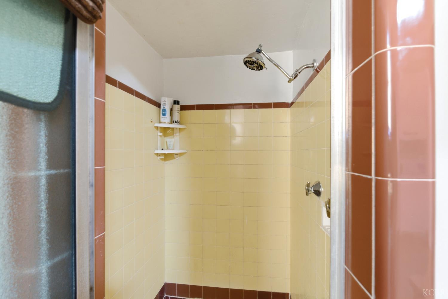 1512 Kaweah St, Hanford, CA 93230