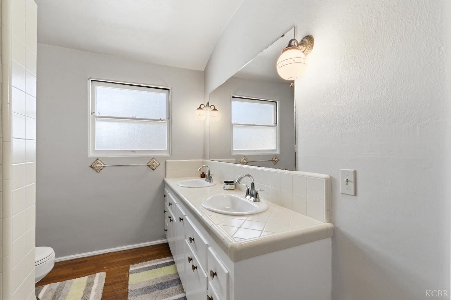 1512 Kaweah St, Hanford, CA 93230