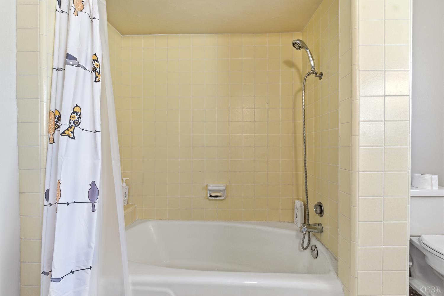 1512 Kaweah St, Hanford, CA 93230