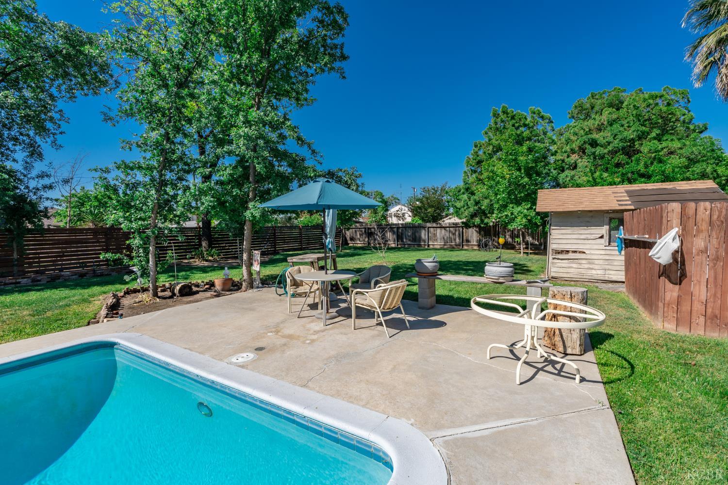 1512 Kaweah St, Hanford, CA 93230