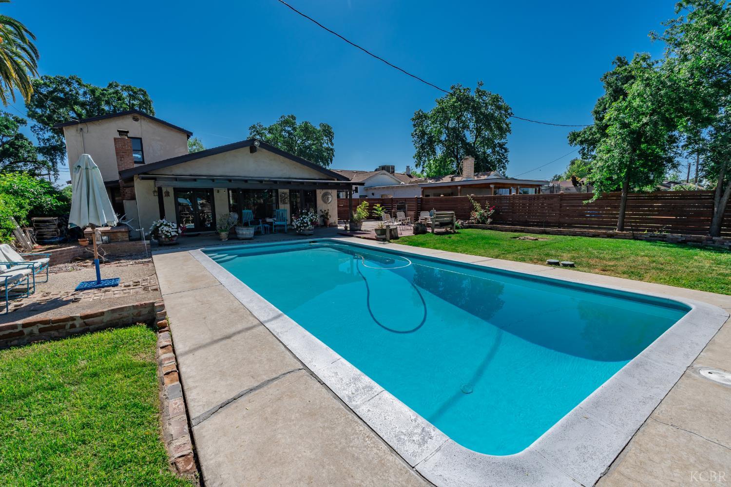 1512 Kaweah St, Hanford, CA 93230