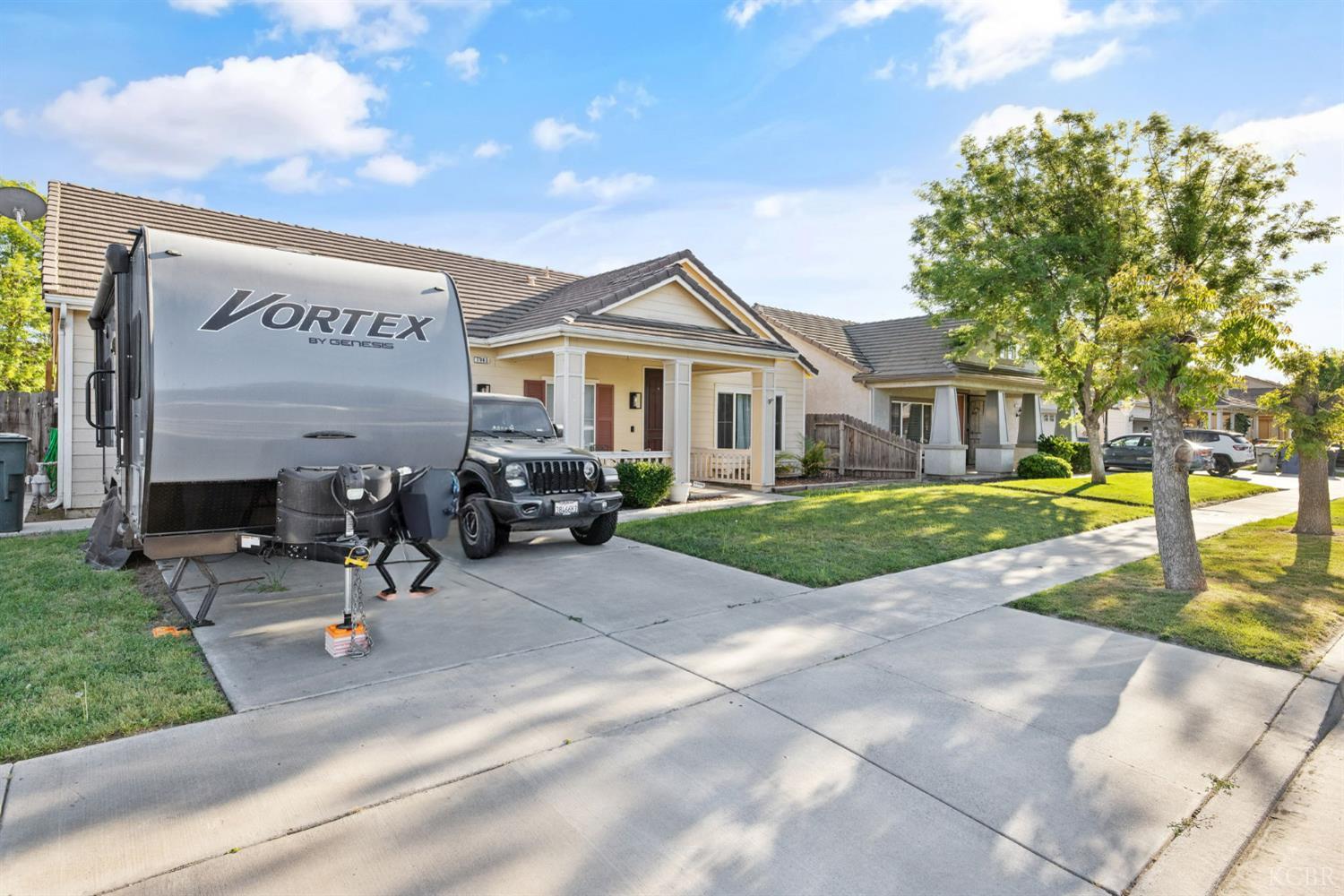 1963 W Merritt St W, Hanford, CA 93230