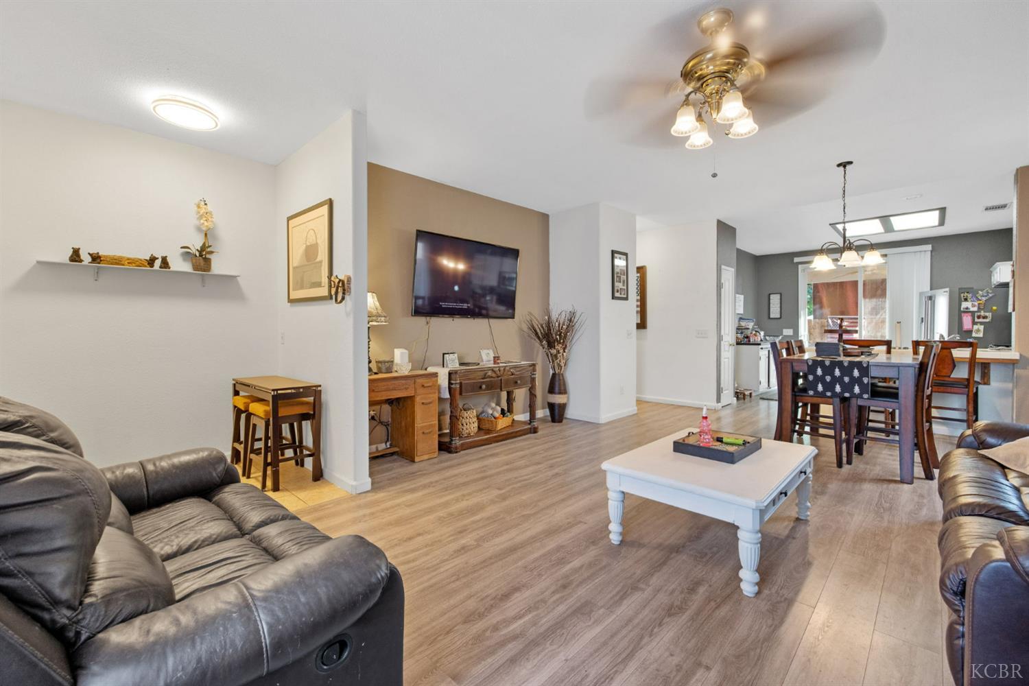 1963 W Merritt St W, Hanford, CA 93230