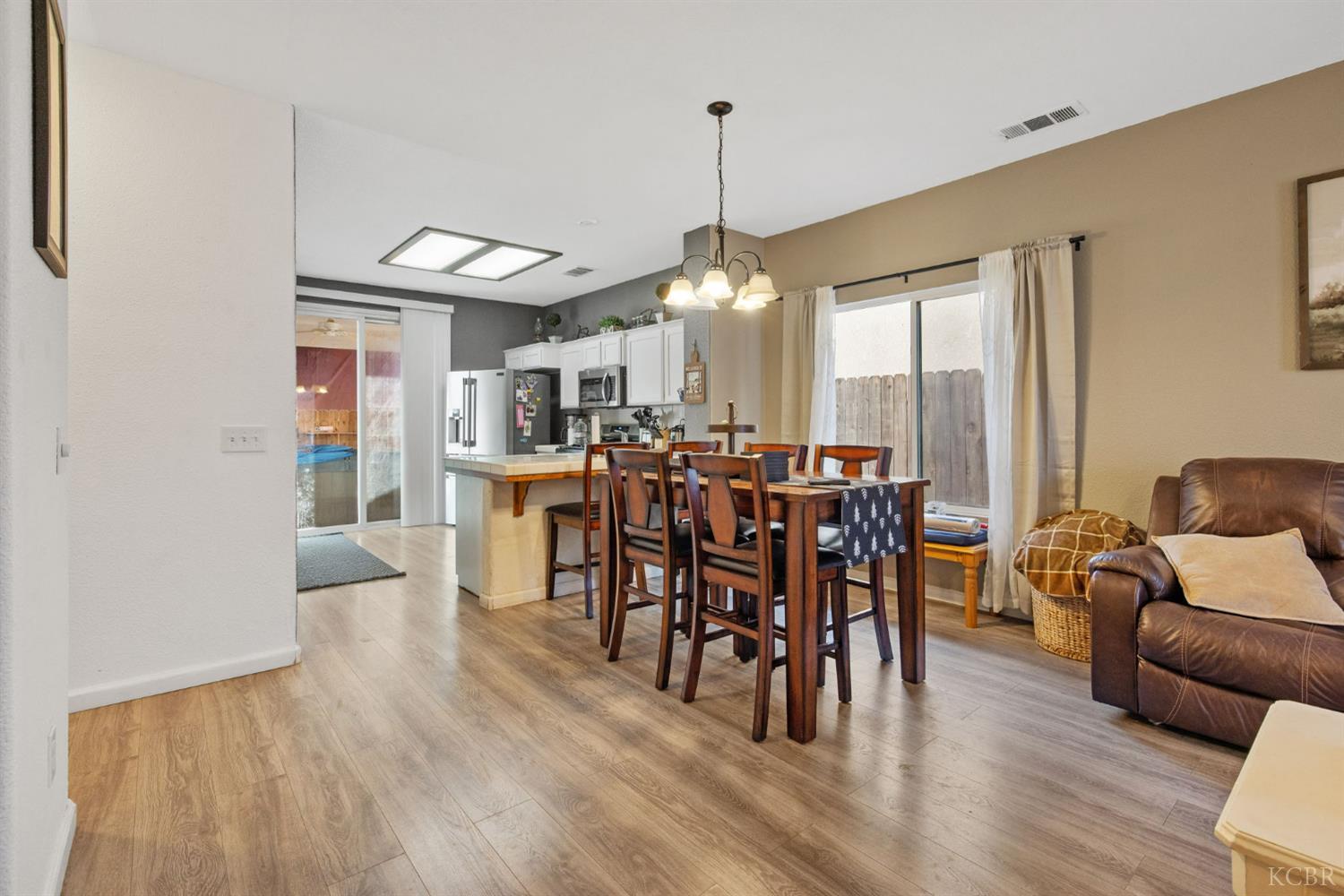 1963 W Merritt St W, Hanford, CA 93230