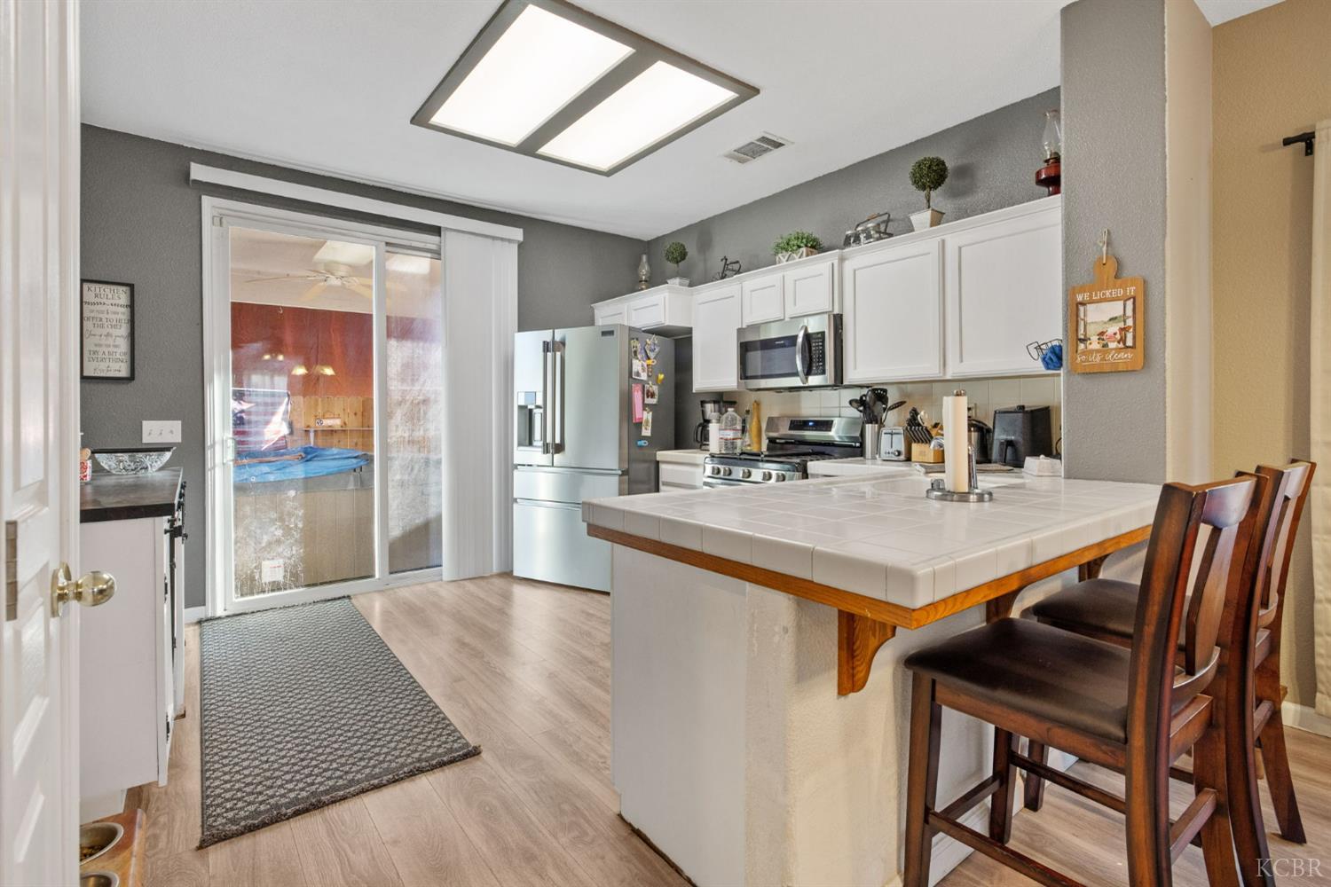 1963 W Merritt St W, Hanford, CA 93230