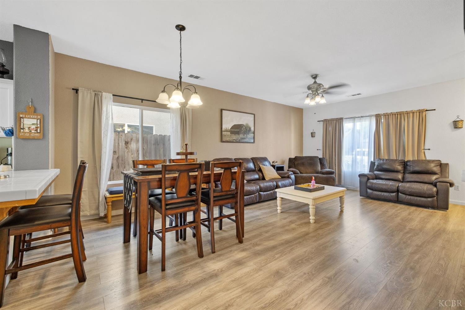 1963 W Merritt St W, Hanford, CA 93230