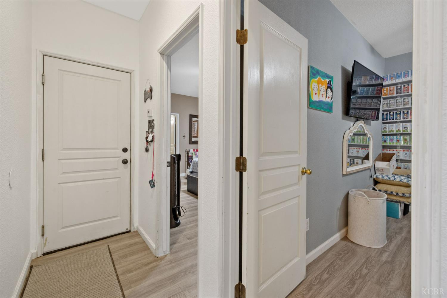 1963 W Merritt St W, Hanford, CA 93230