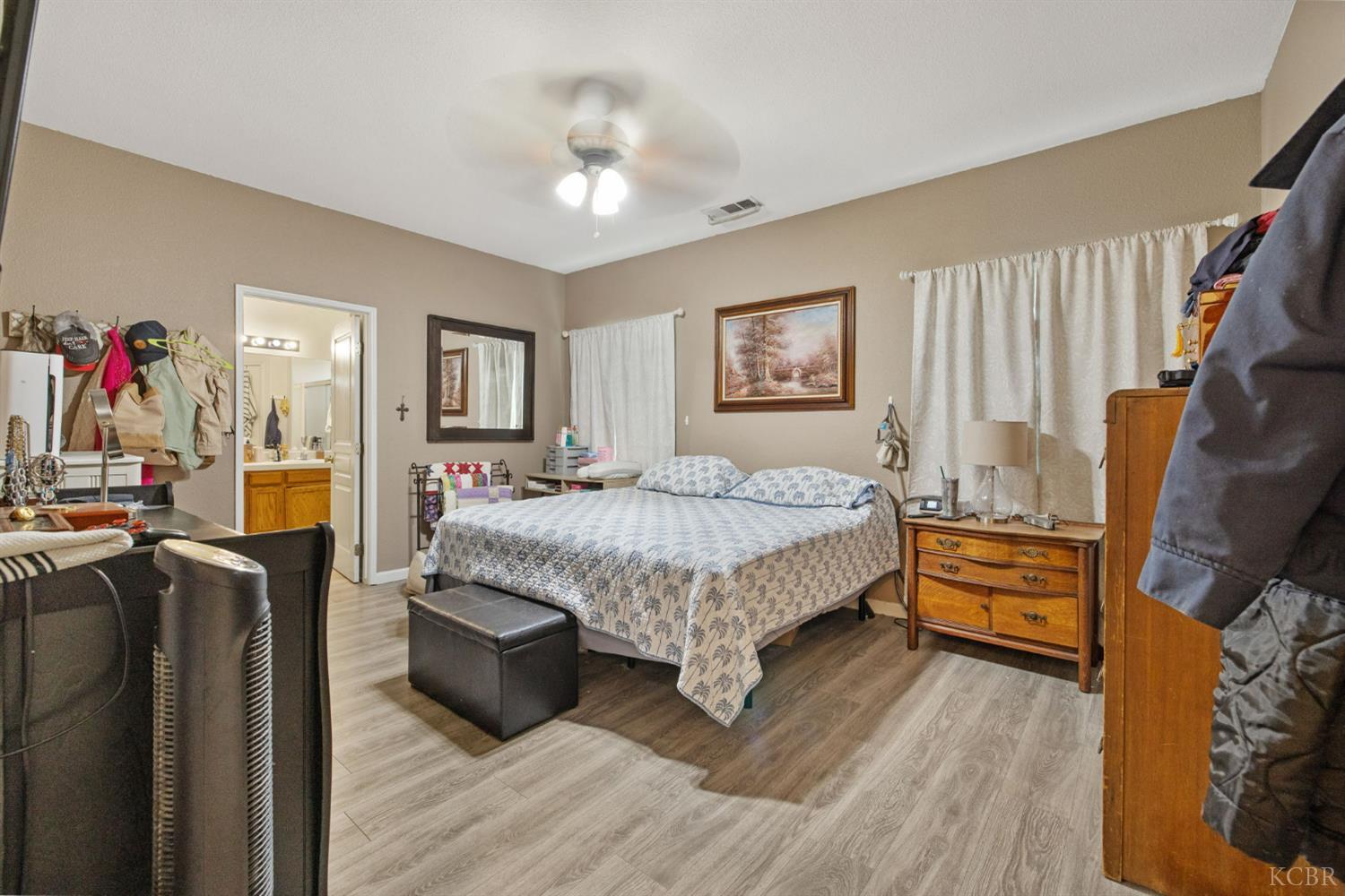 1963 W Merritt St W, Hanford, CA 93230