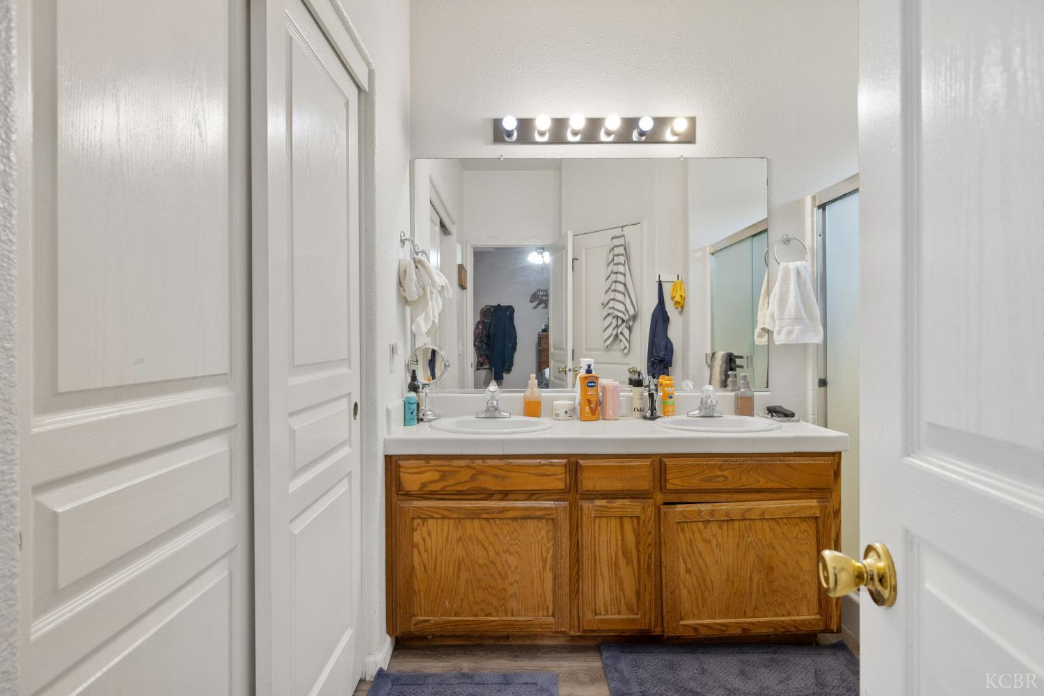 1963 W Merritt St W, Hanford, CA 93230