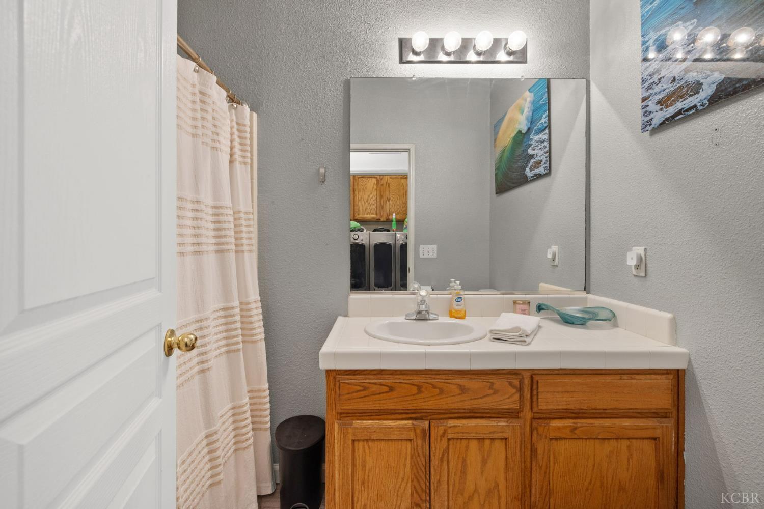 1963 W Merritt St W, Hanford, CA 93230