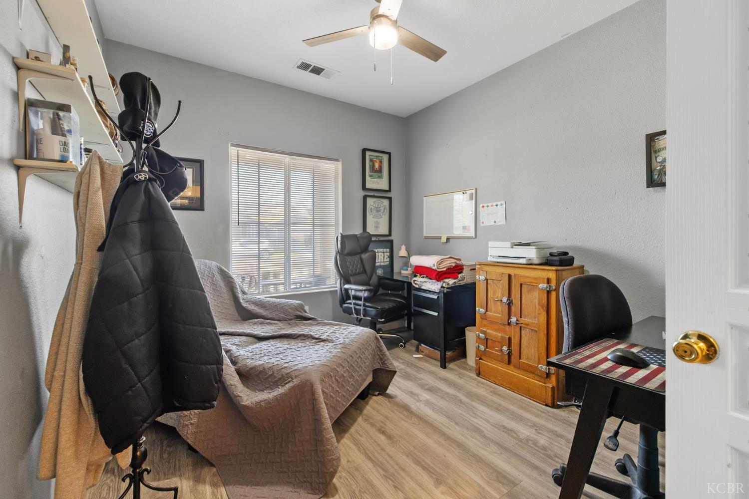 1963 W Merritt St W, Hanford, CA 93230