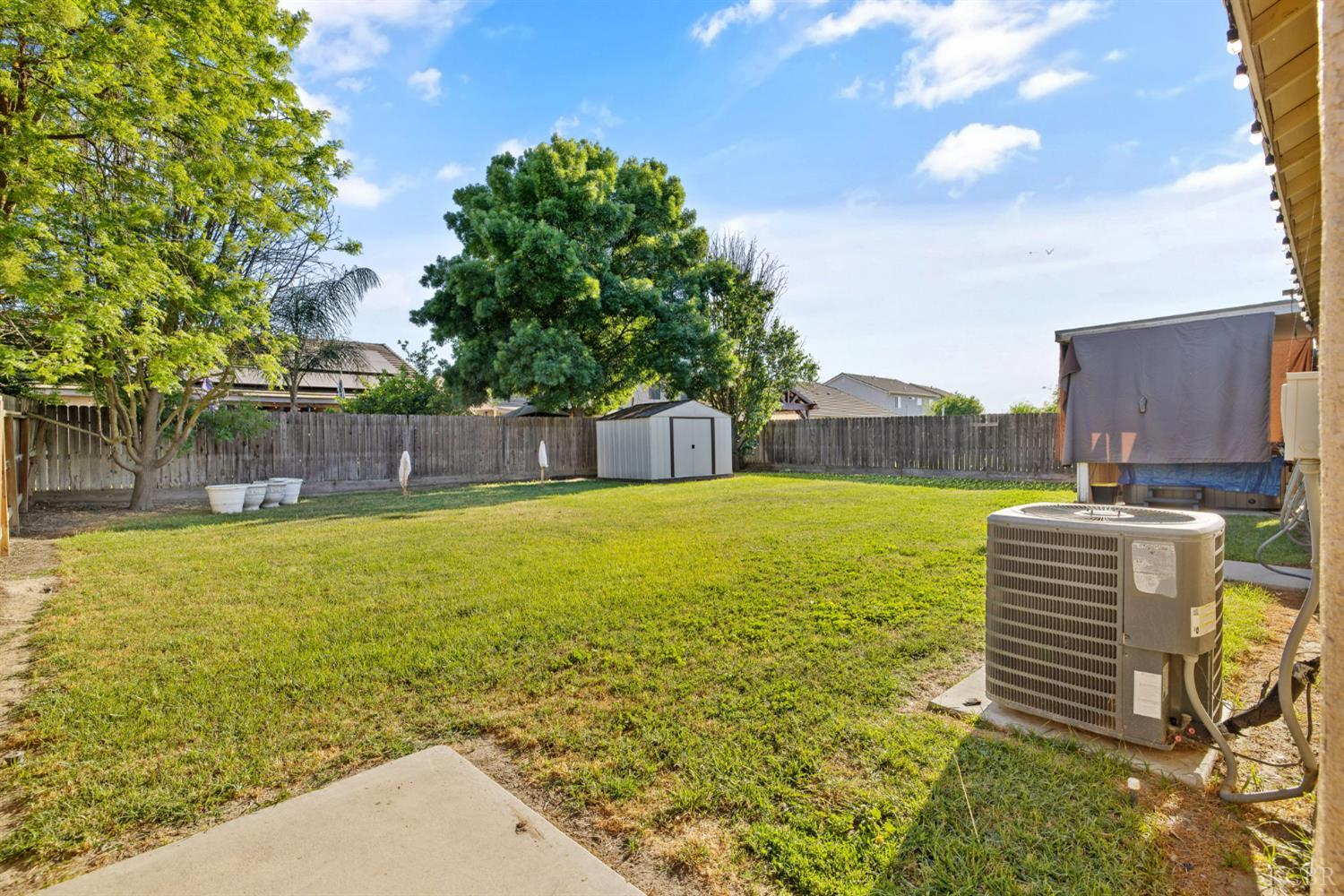 1963 W Merritt St W, Hanford, CA 93230