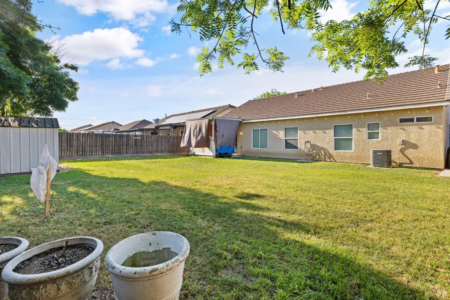 1963 W Merritt St W, Hanford, CA 93230