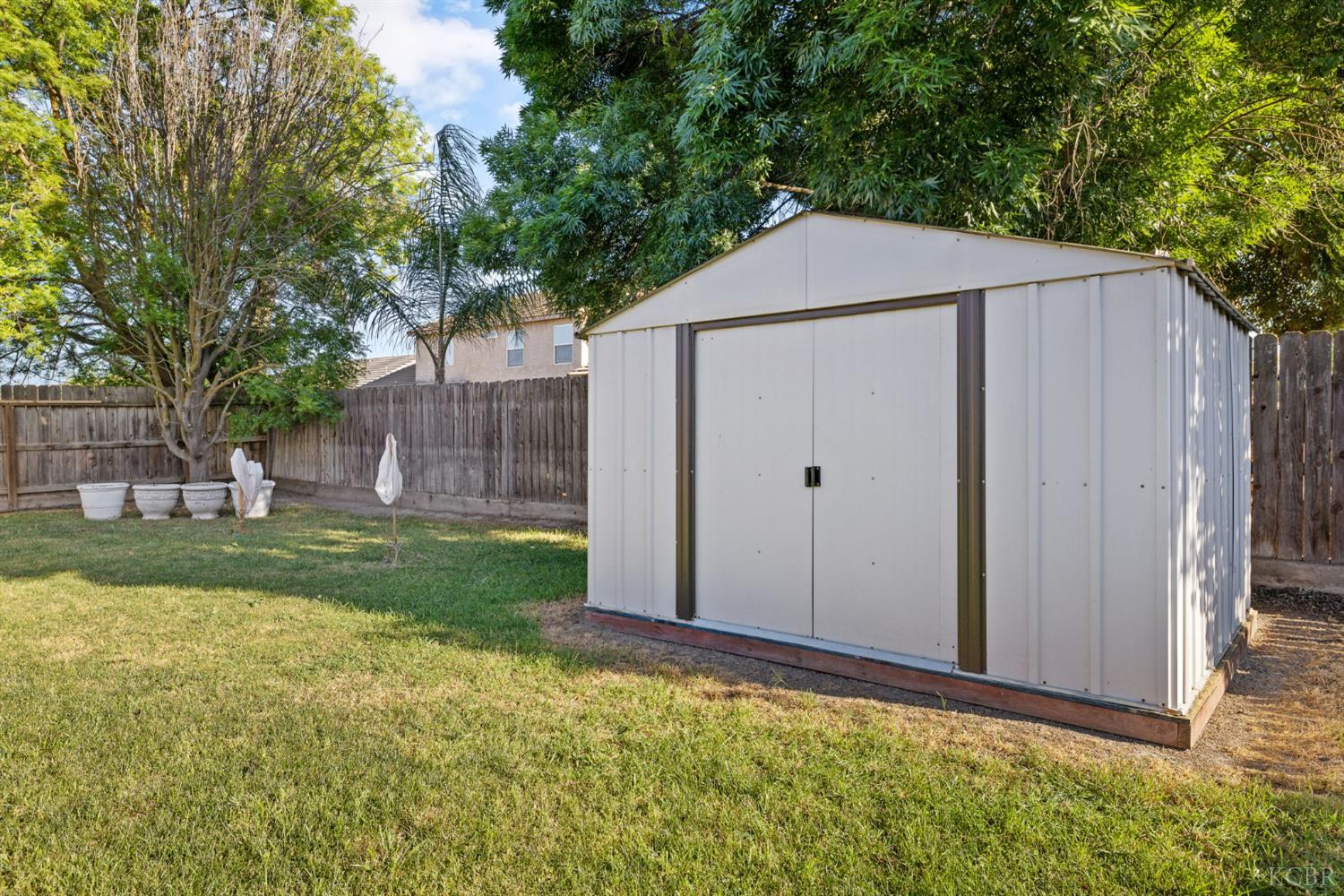 1963 W Merritt St W, Hanford, CA 93230