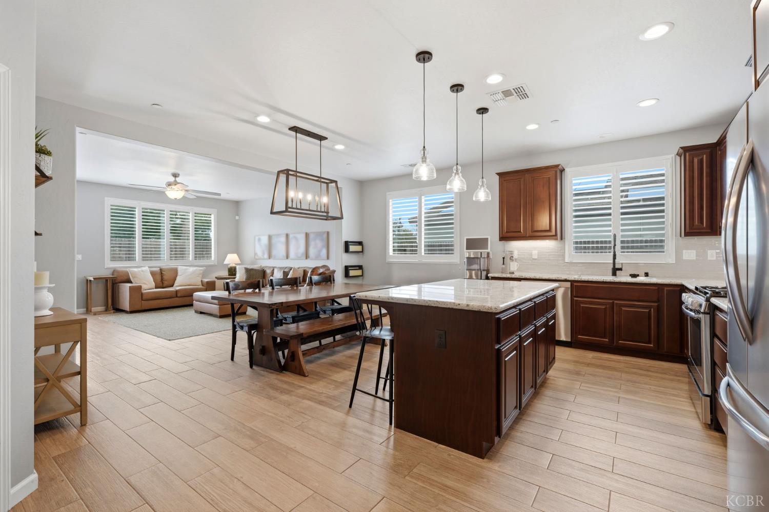 637 Melbourne Way, Lemoore, CA 93245