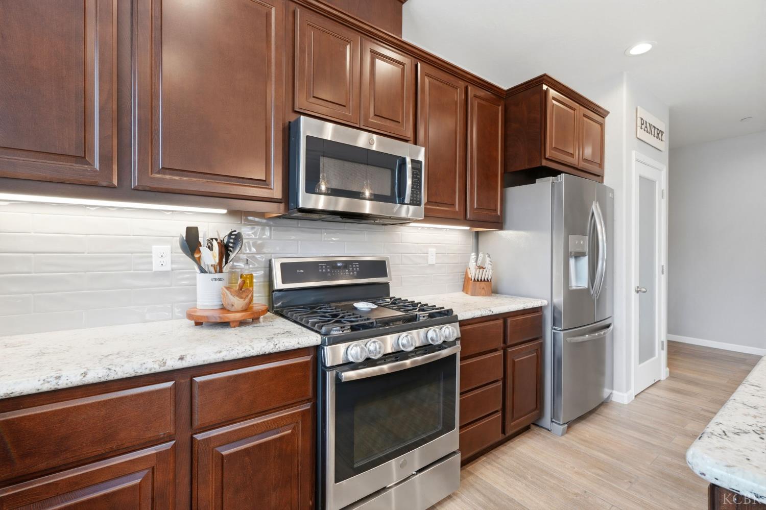 637 Melbourne Way, Lemoore, CA 93245