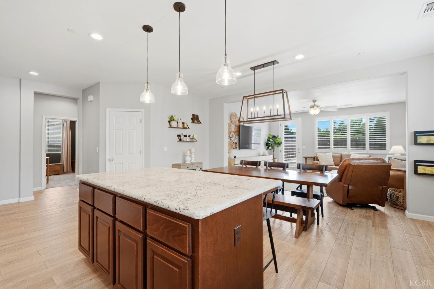 637 Melbourne Way, Lemoore, CA 93245