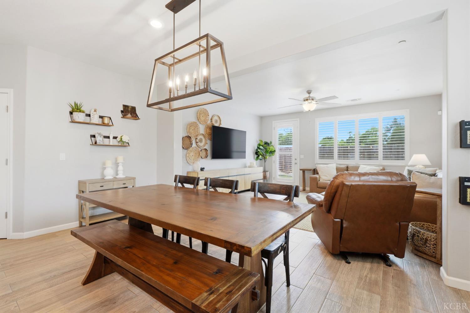 637 Melbourne Way, Lemoore, CA 93245