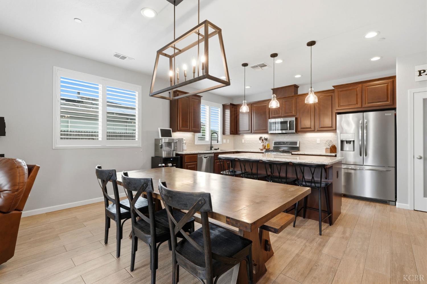 637 Melbourne Way, Lemoore, CA 93245