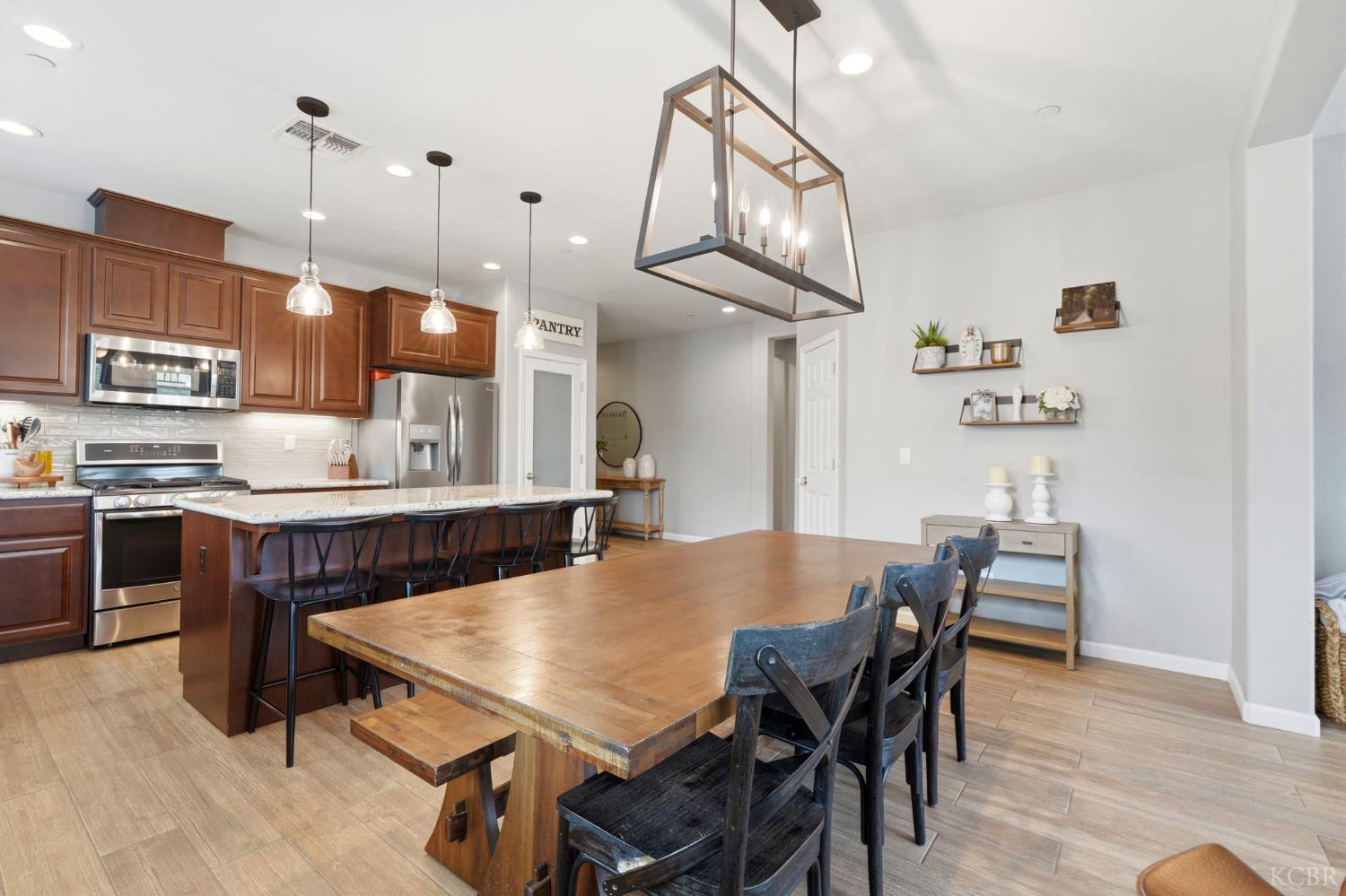 637 Melbourne Way, Lemoore, CA 93245