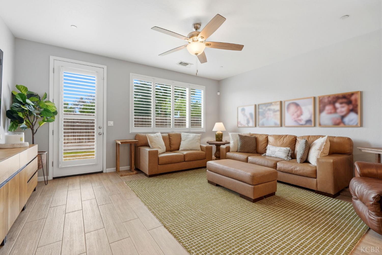 637 Melbourne Way, Lemoore, CA 93245