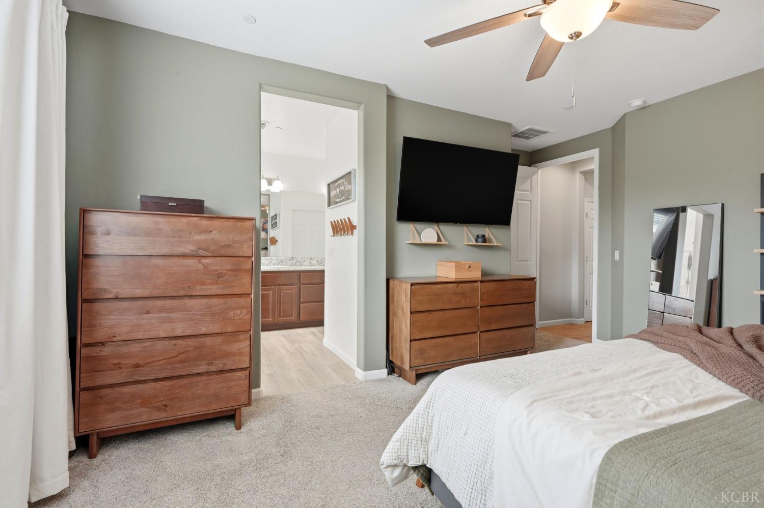 637 Melbourne Way, Lemoore, CA 93245