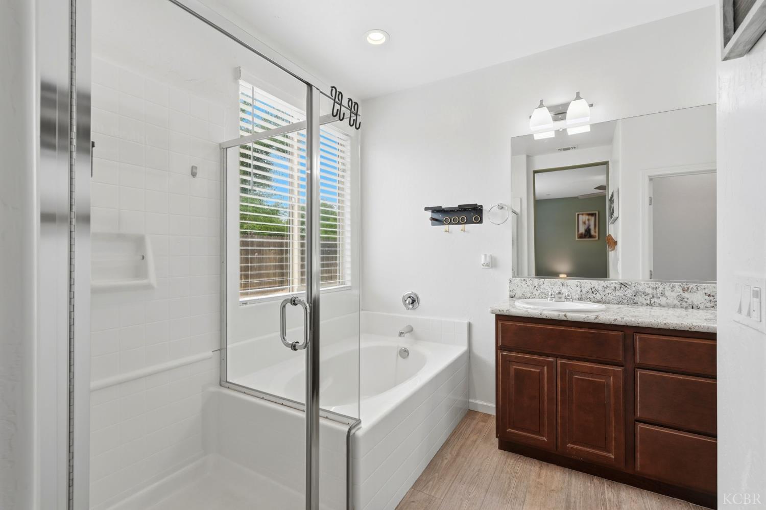 637 Melbourne Way, Lemoore, CA 93245