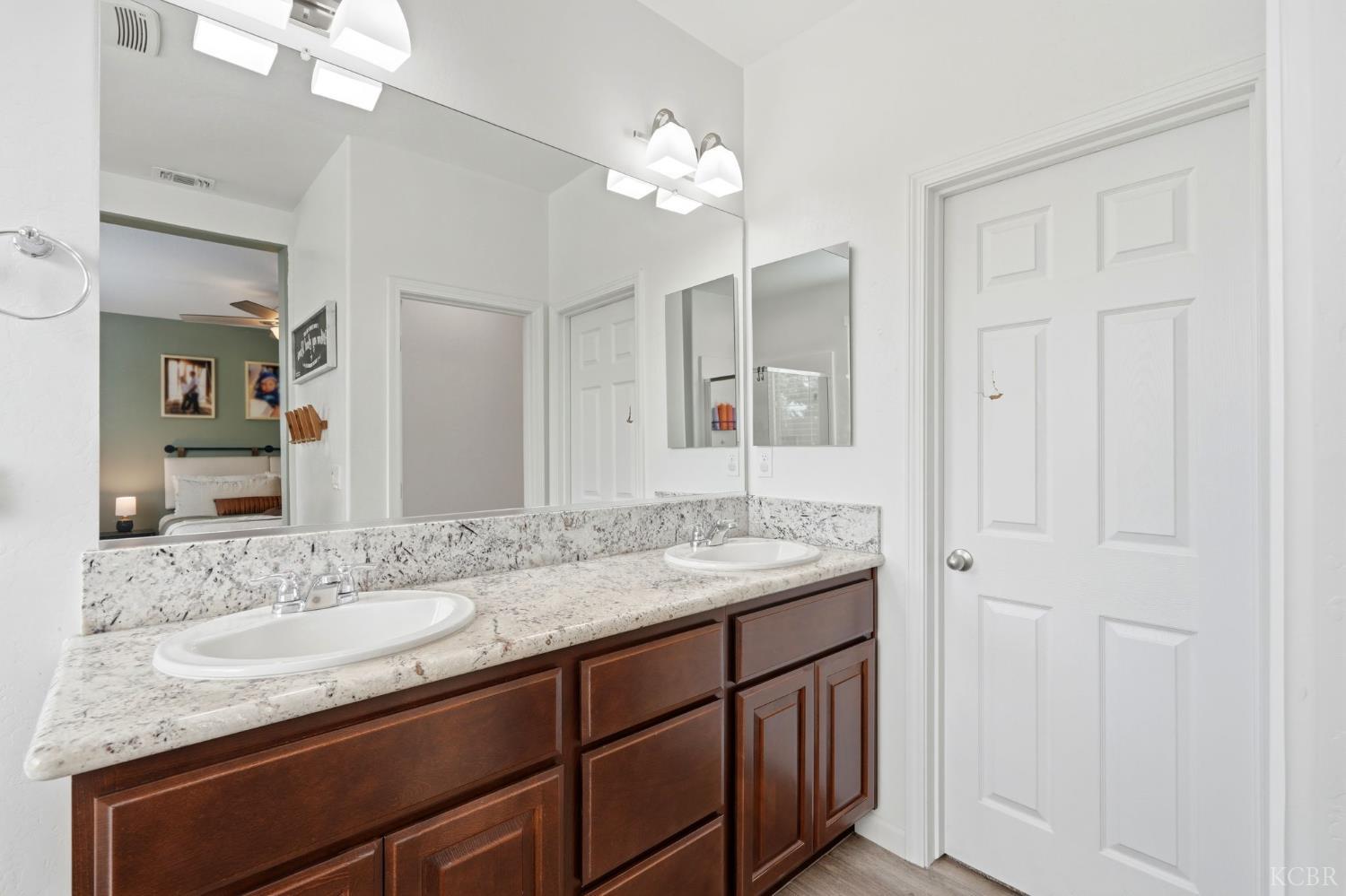 637 Melbourne Way, Lemoore, CA 93245