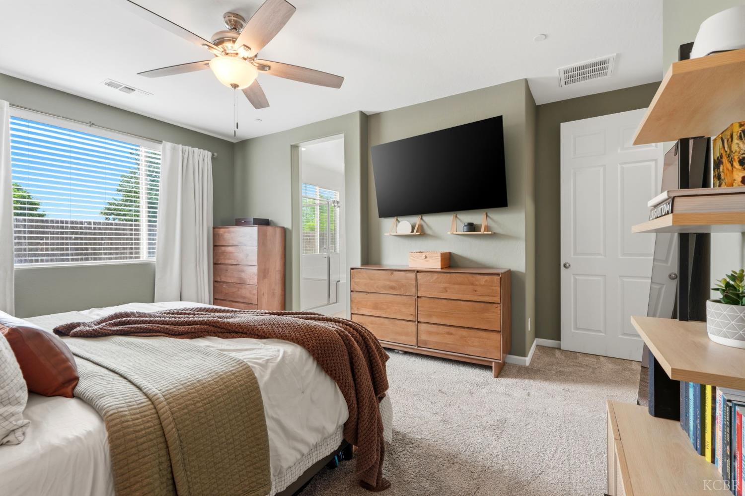 637 Melbourne Way, Lemoore, CA 93245