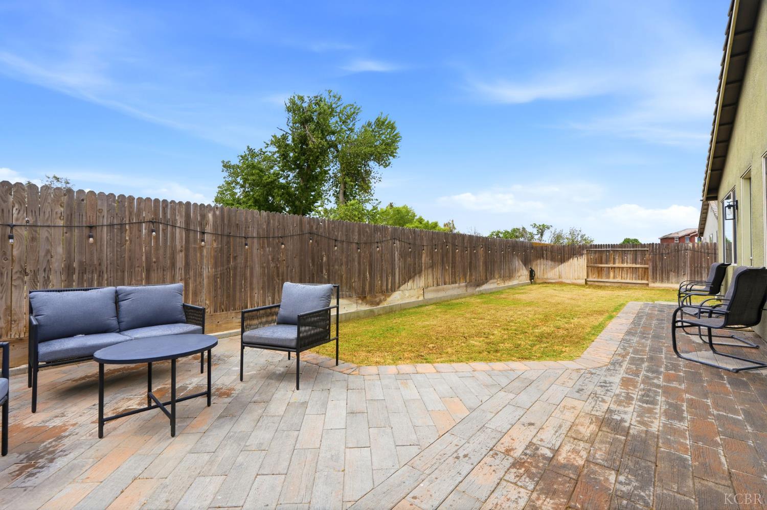 637 Melbourne Way, Lemoore, CA 93245