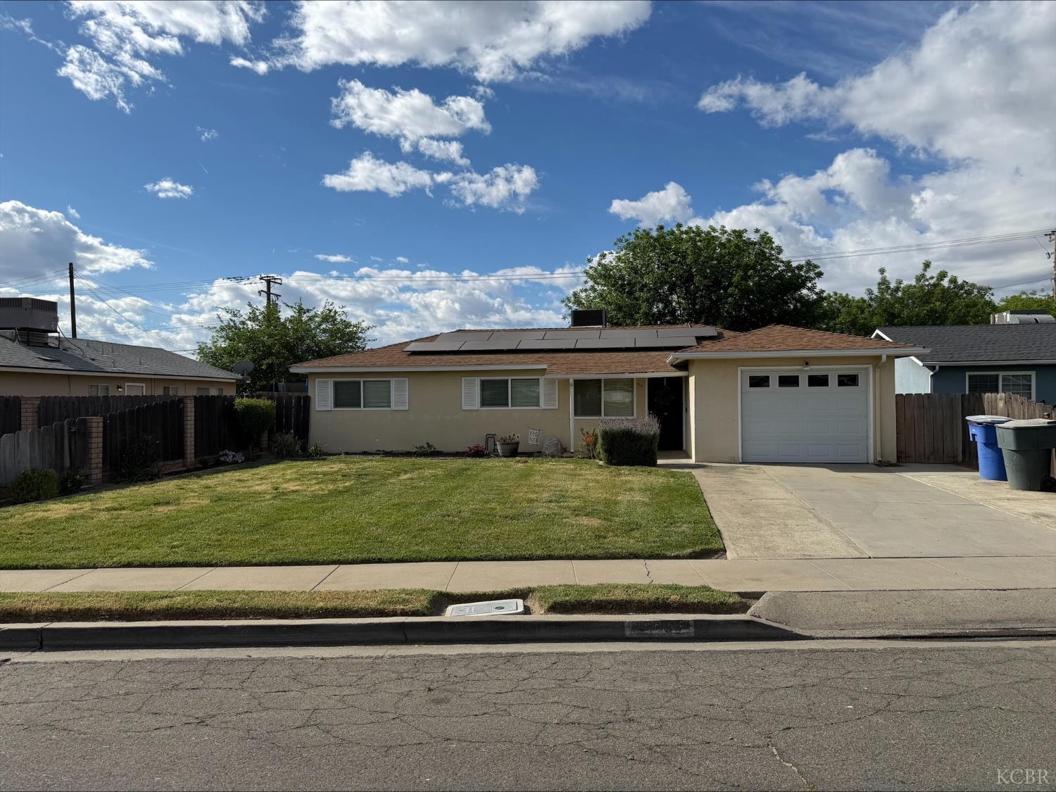 413 E Terrace Dr, Hanford, CA 93230