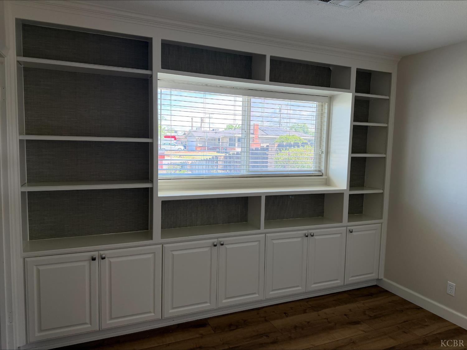 413 E Terrace Dr, Hanford, CA 93230