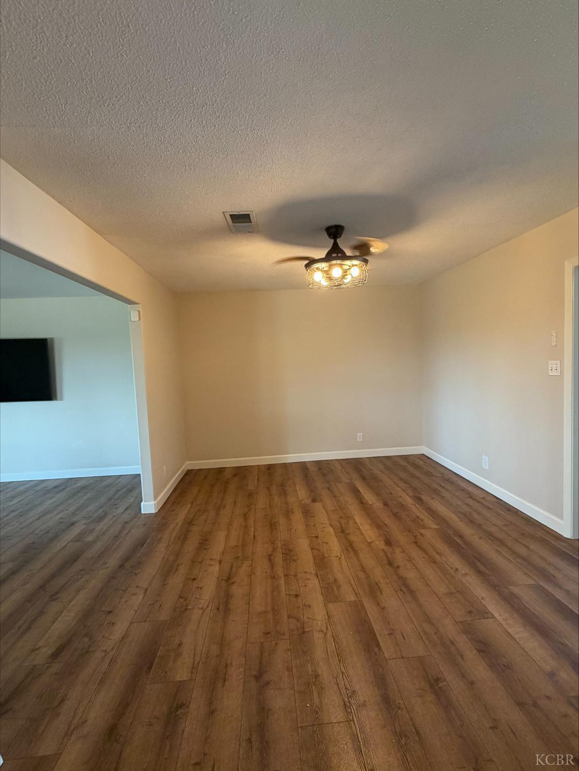 413 E Terrace Dr, Hanford, CA 93230