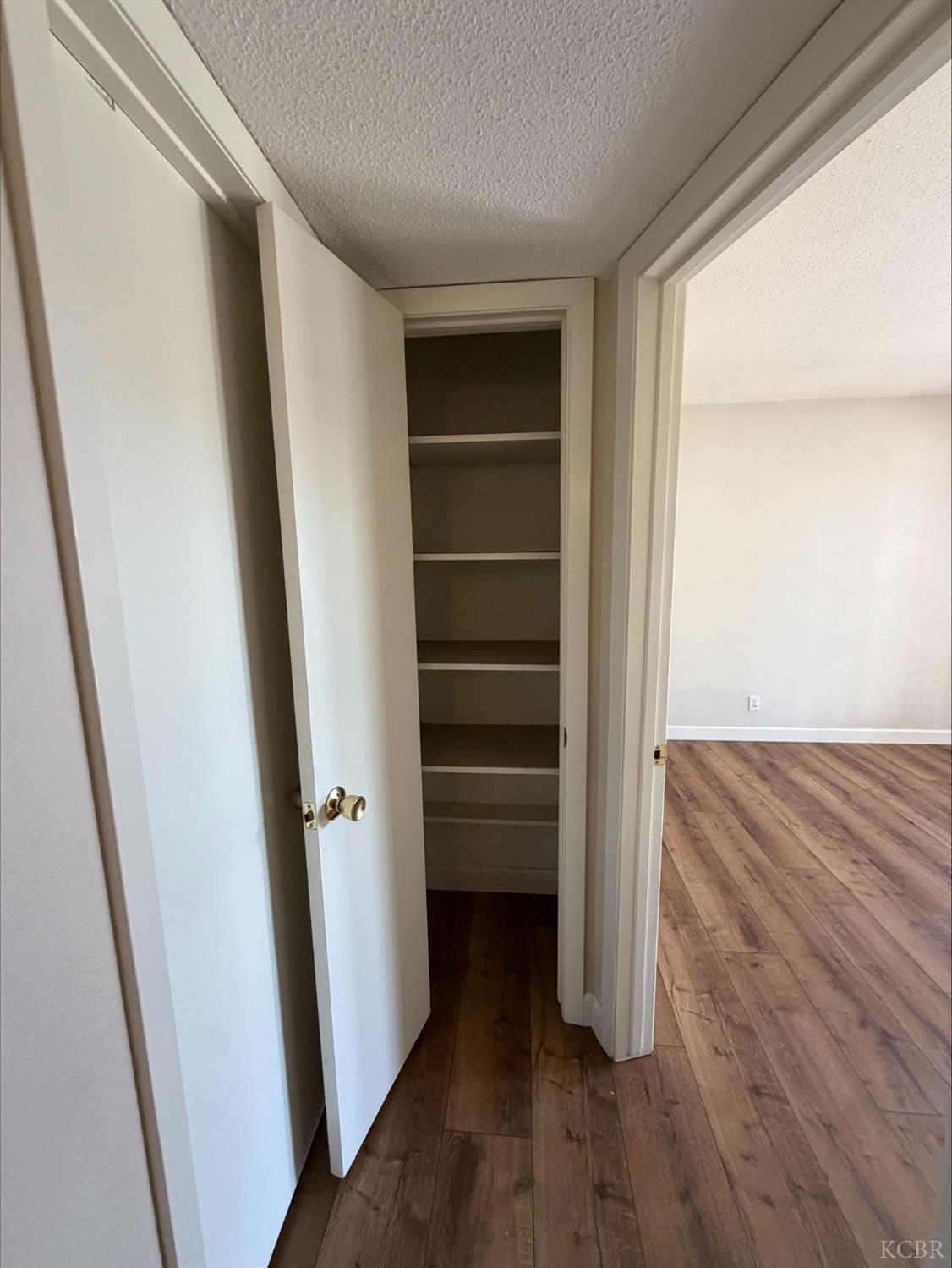 413 E Terrace Dr, Hanford, CA 93230