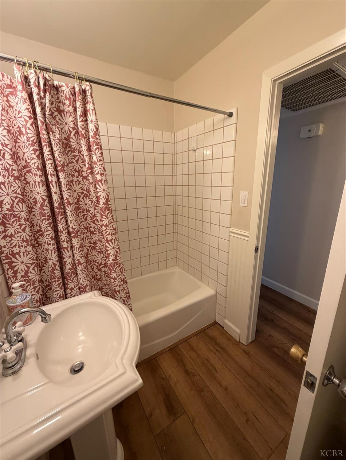 413 E Terrace Dr, Hanford, CA 93230