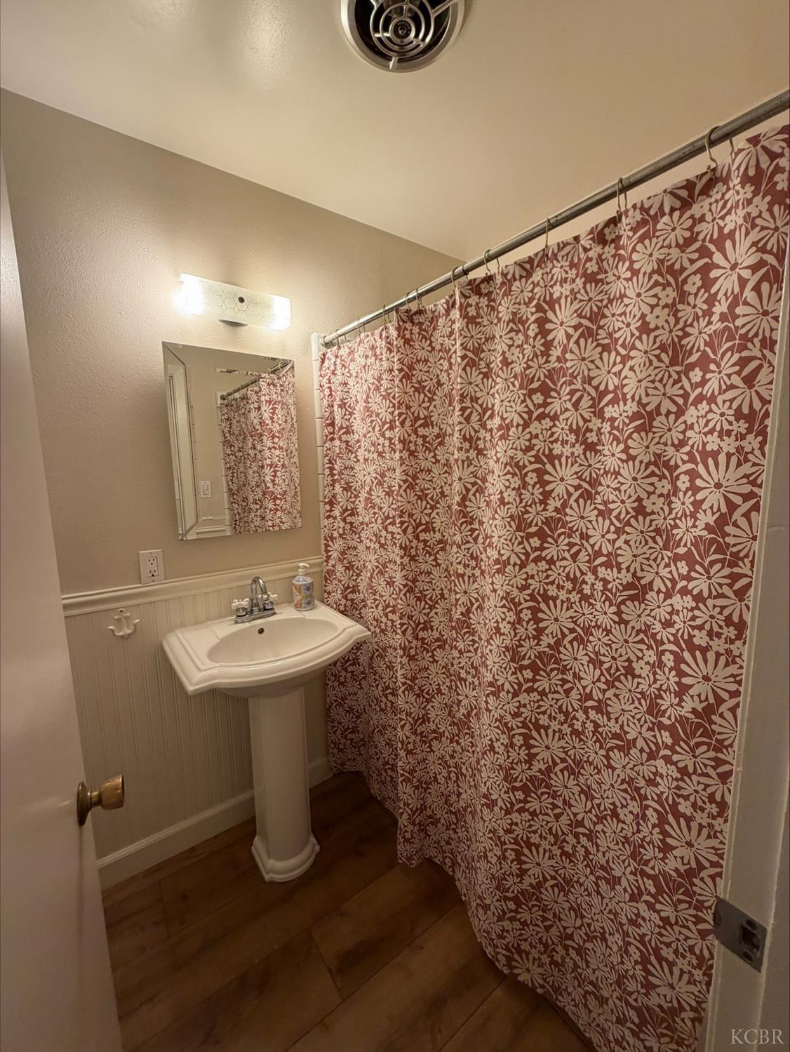 413 E Terrace Dr, Hanford, CA 93230