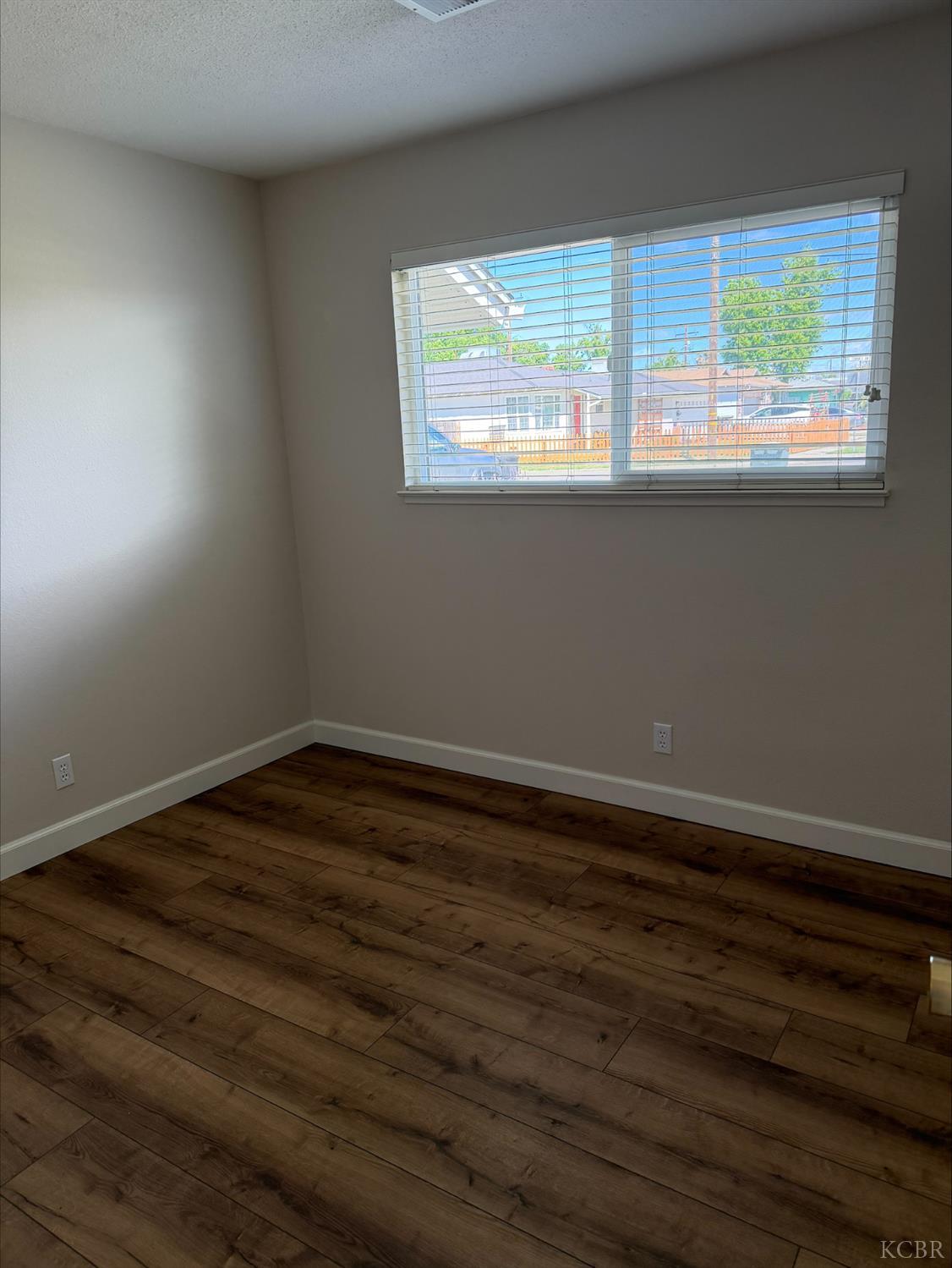 413 E Terrace Dr, Hanford, CA 93230