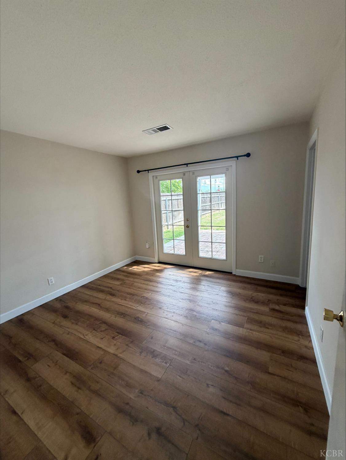 413 E Terrace Dr, Hanford, CA 93230