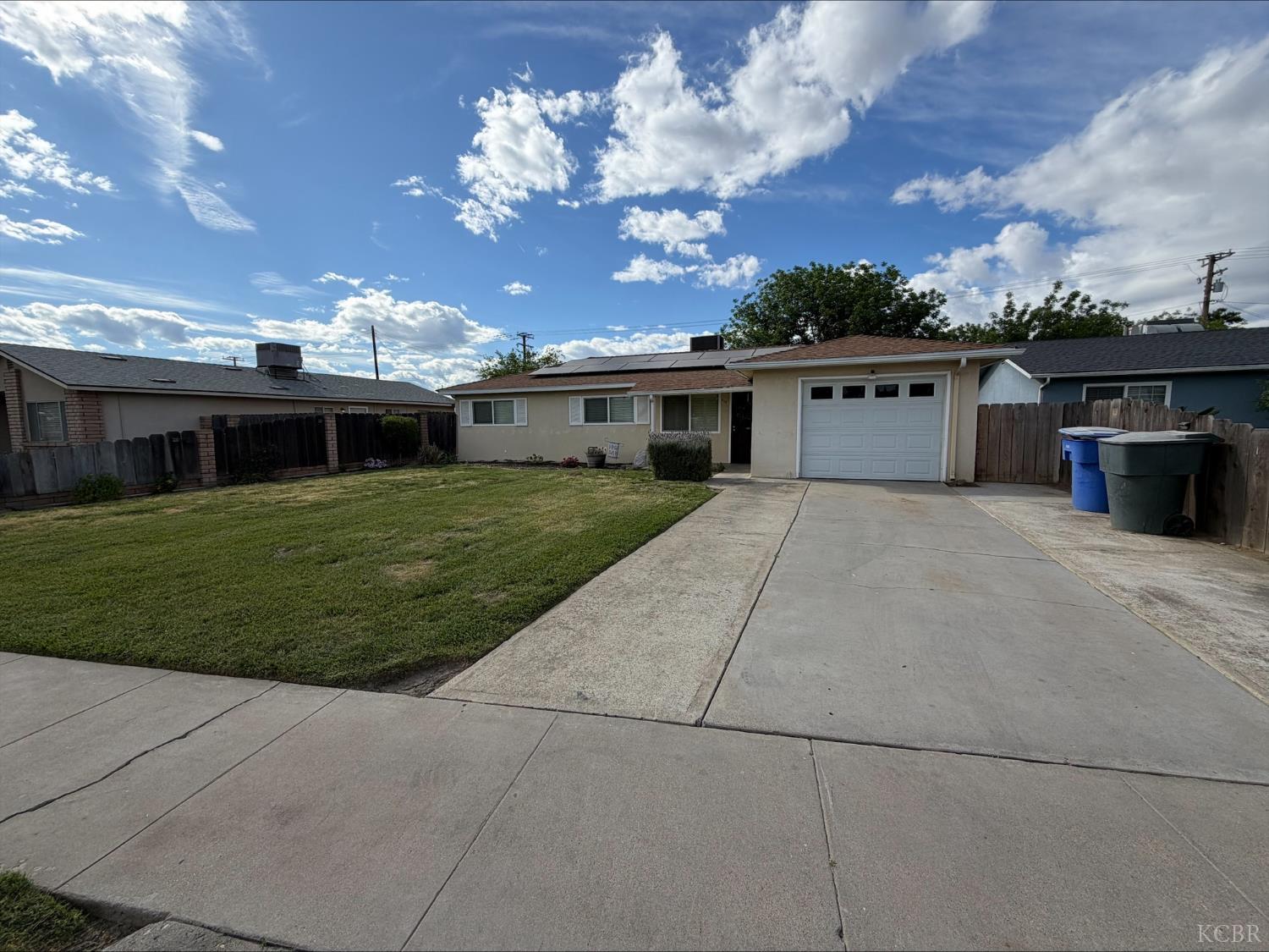 413 E Terrace Dr, Hanford, CA 93230